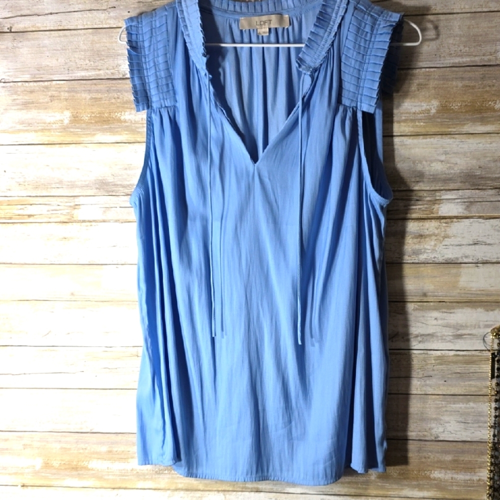 LOFT Women's Blue Sleeveless Top